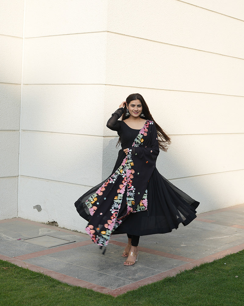 GEORGETTE BLACK COLOUR BACKLESS ANARKALI THREE PIECE SUIT