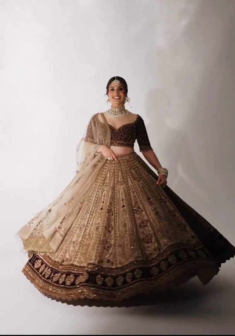DAZZLE THIS WEDDING SEASON WITH OUR STUNNING LEHENGA SET