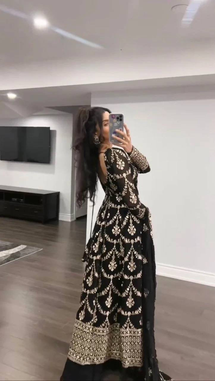 STUNNING FOX GEORGETTE SALWAR SUIT