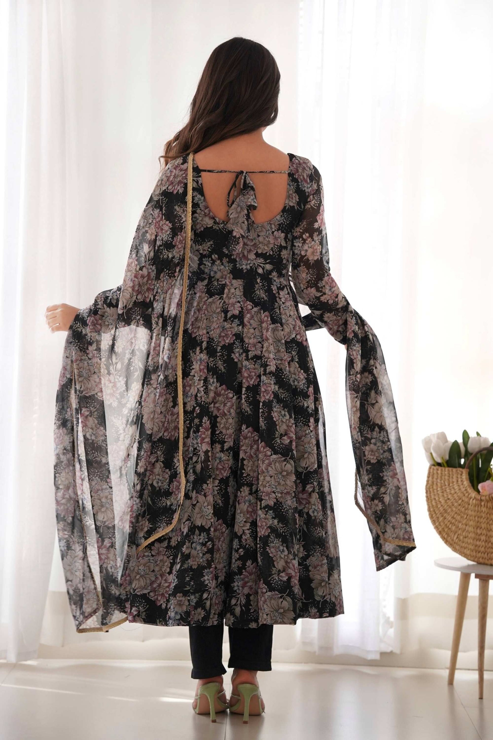 BLACK FLORAL GEORGETTE ANARKALI SUIT SET WITH DUPATTA