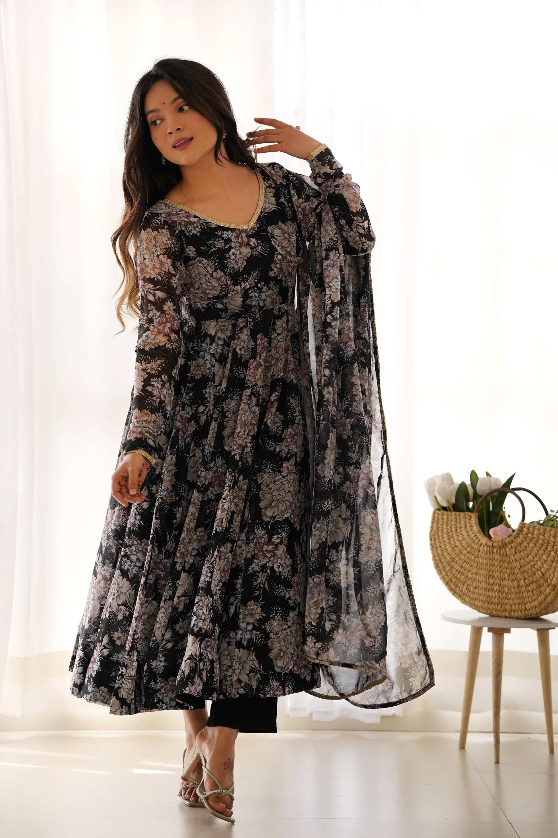 BLACK FLORAL GEORGETTE ANARKALI SUIT SET WITH DUPATTA