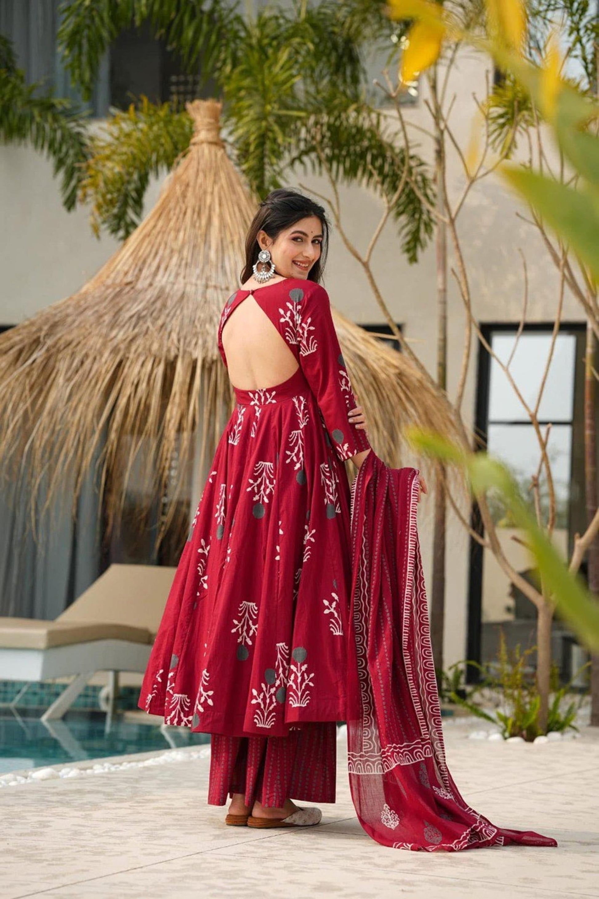 MAROON MASLIN DIGITAL PRINT SUIT SET WITH FAXU BLOOMING DUPATTA