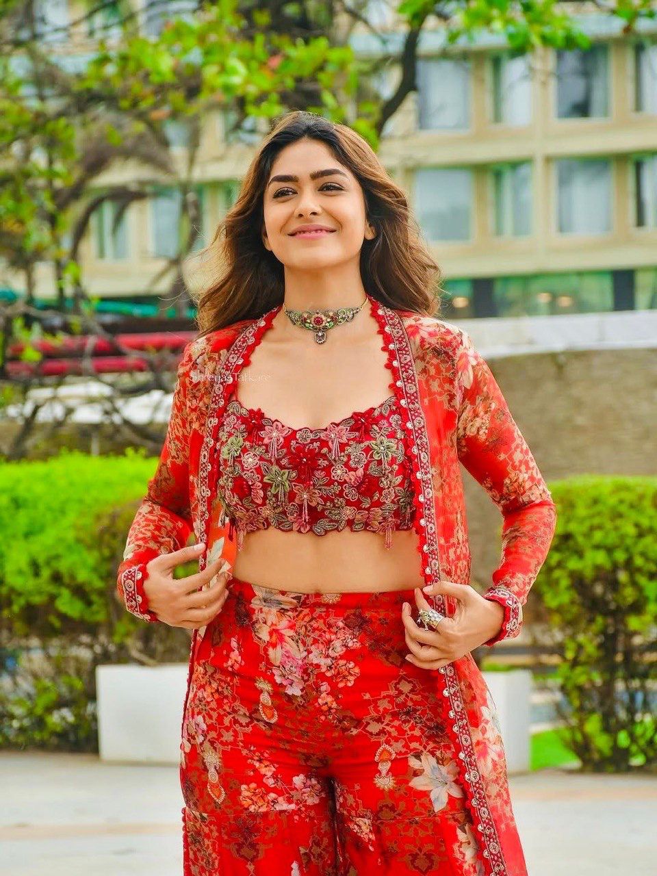 PREMIUM DESIGNER SHARARA SET – TRADITIONAL YET TRENDY