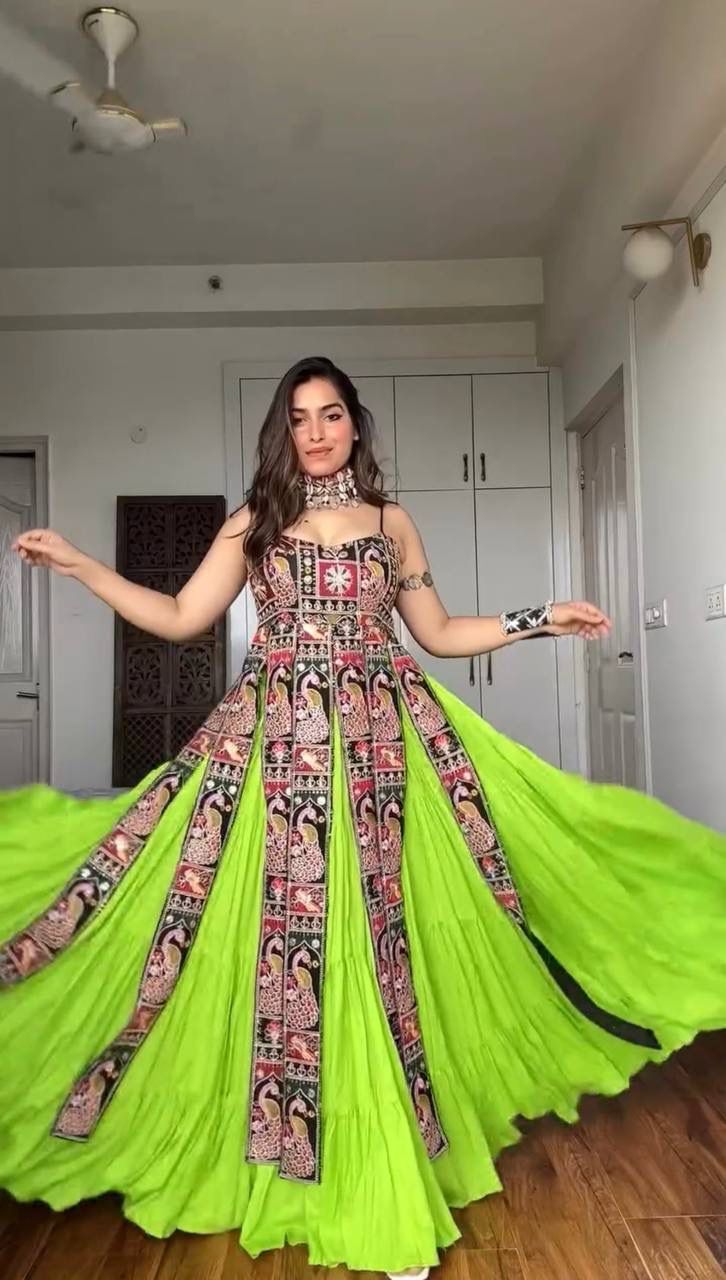 PREMIUM NAVRATRI COLLECTION – TRENDY 3-PIECE ETHNIC SET