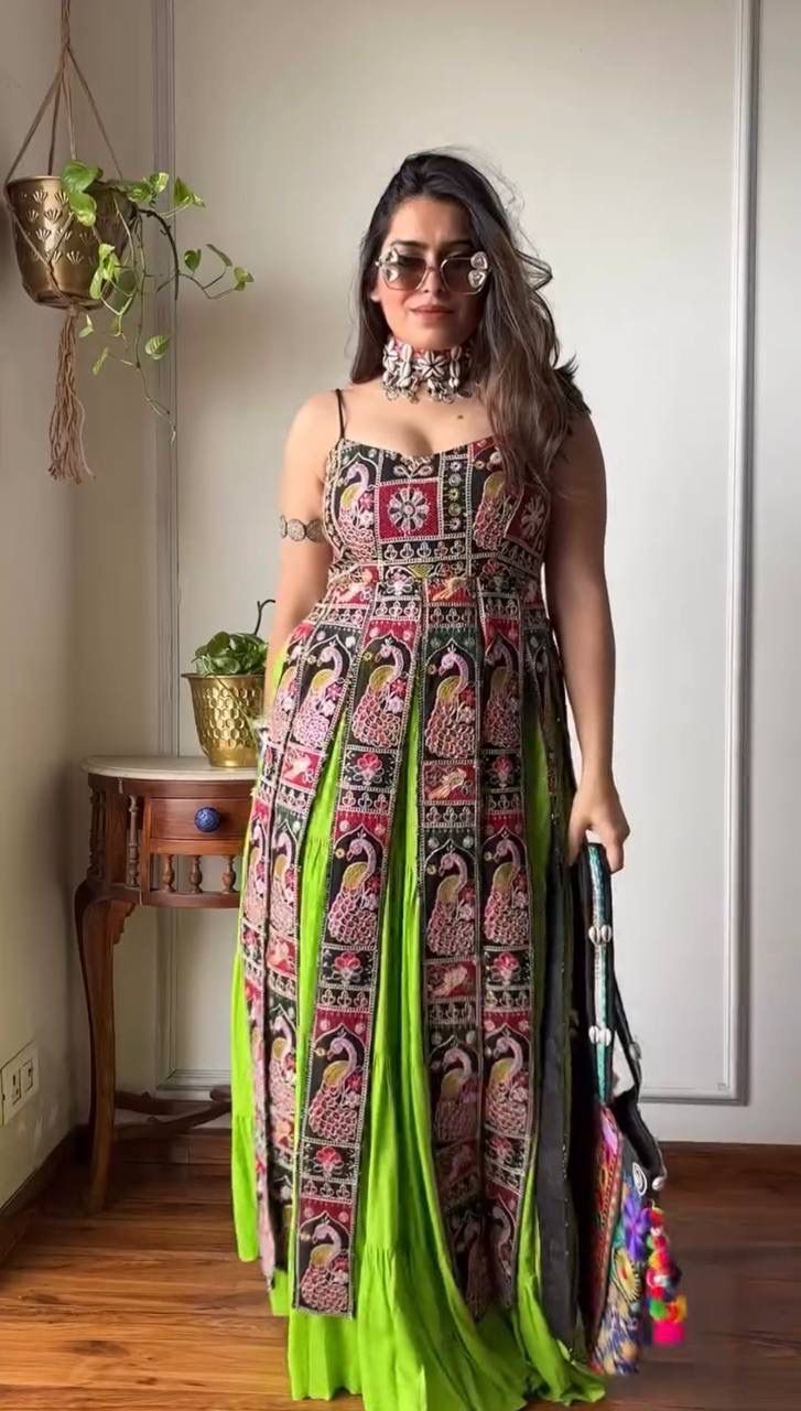 PREMIUM NAVRATRI COLLECTION – TRENDY 3-PIECE ETHNIC SET