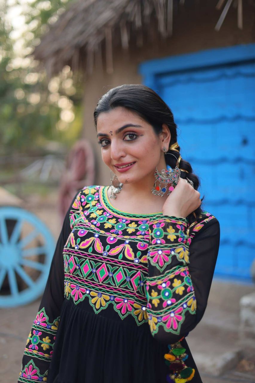 SOPHISTICATED BLACK GOWN INTRICATE KUTCHI GANTHI WORK