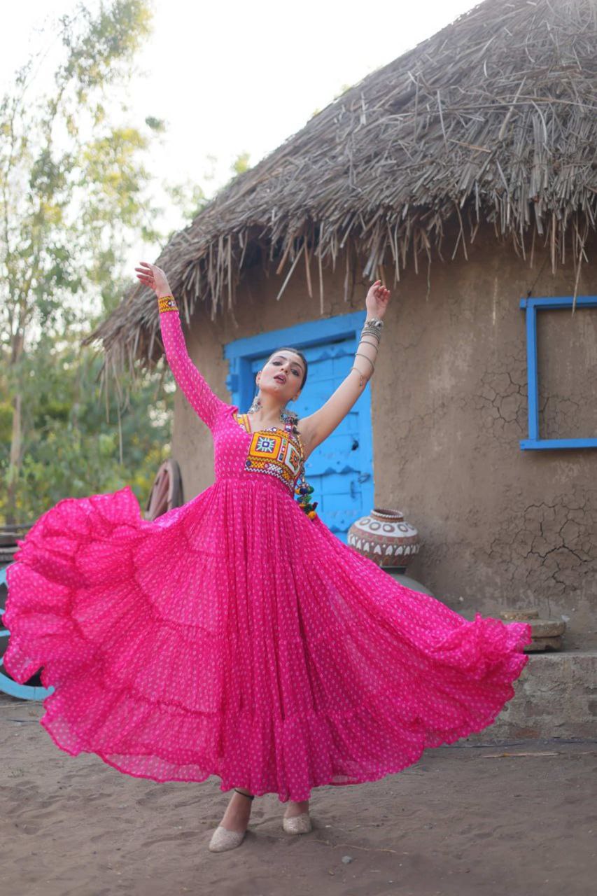 SOPHISTICATED PINK NAVRATRI ENSEMBLE TRADITIONAL & STYLISH